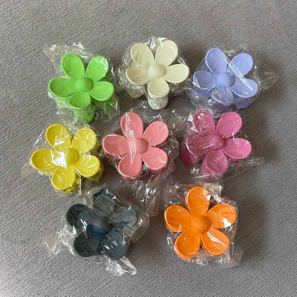 8 hair clips